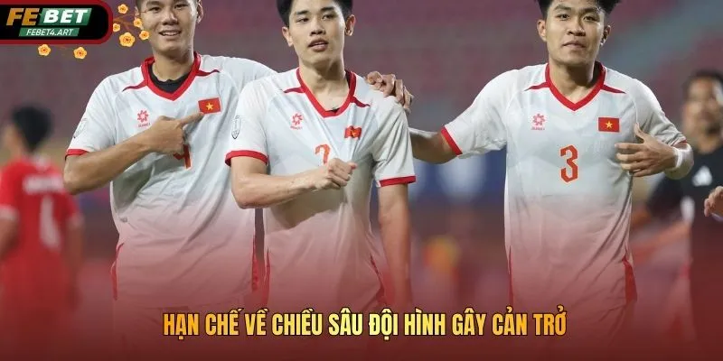 Hạn chế về chiều sâu đội hình gây cản trở